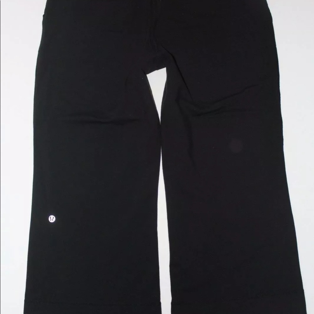 LULULEMON  Athletica Black Capri Yoga Pants